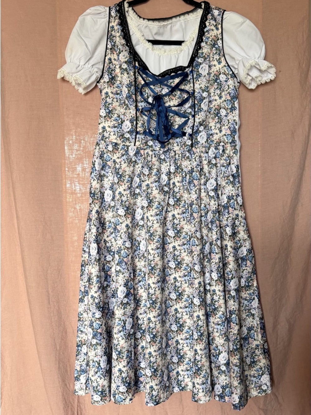 Women’s Floral Lace-Up Dirndl with White Blouse, Apron and Crinoline